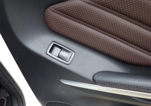 Mercedes-Benz GL cena 129900 przebieg: 66900, rok produkcji 2012 z Piaseczno małe 742